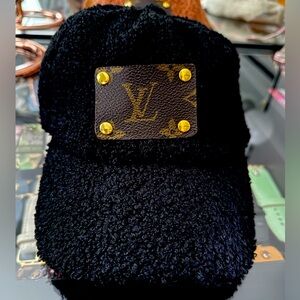Black Sherpa cap with leather patch & gold rivets